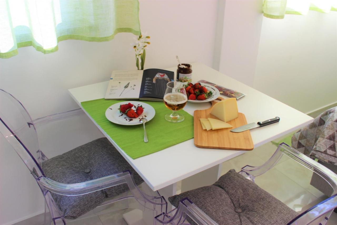 Marine Lux Apartments Pola Esterno foto