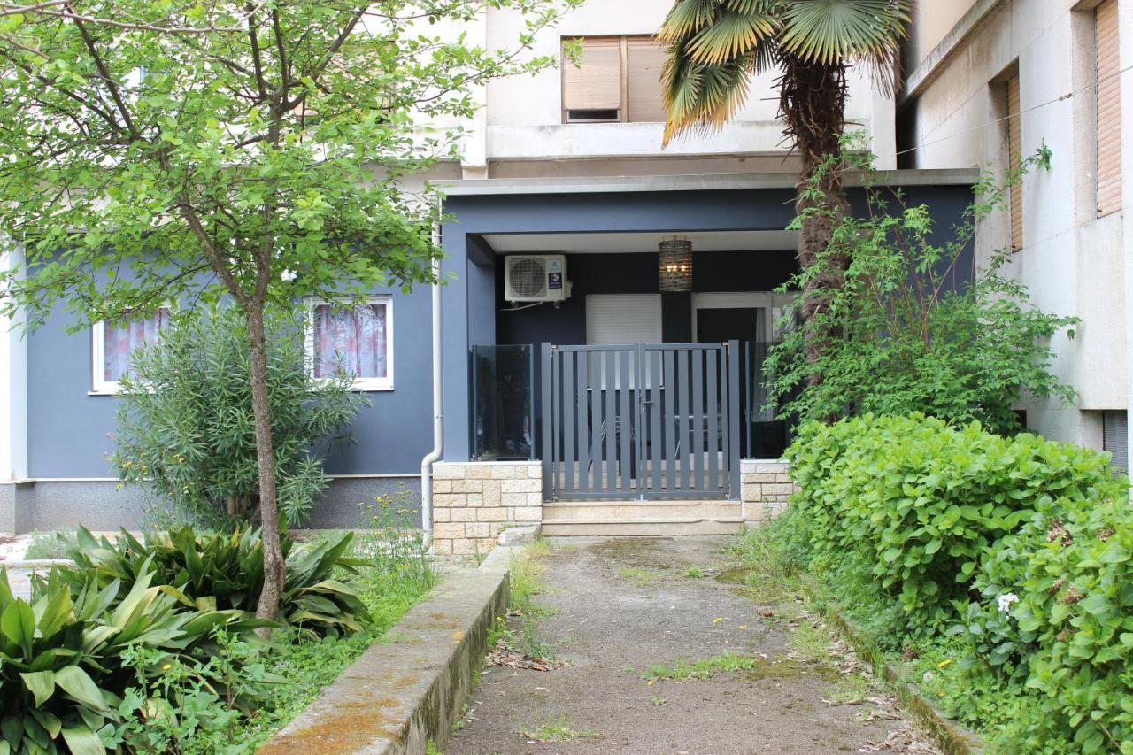 Marine Lux Apartments Pola Esterno foto