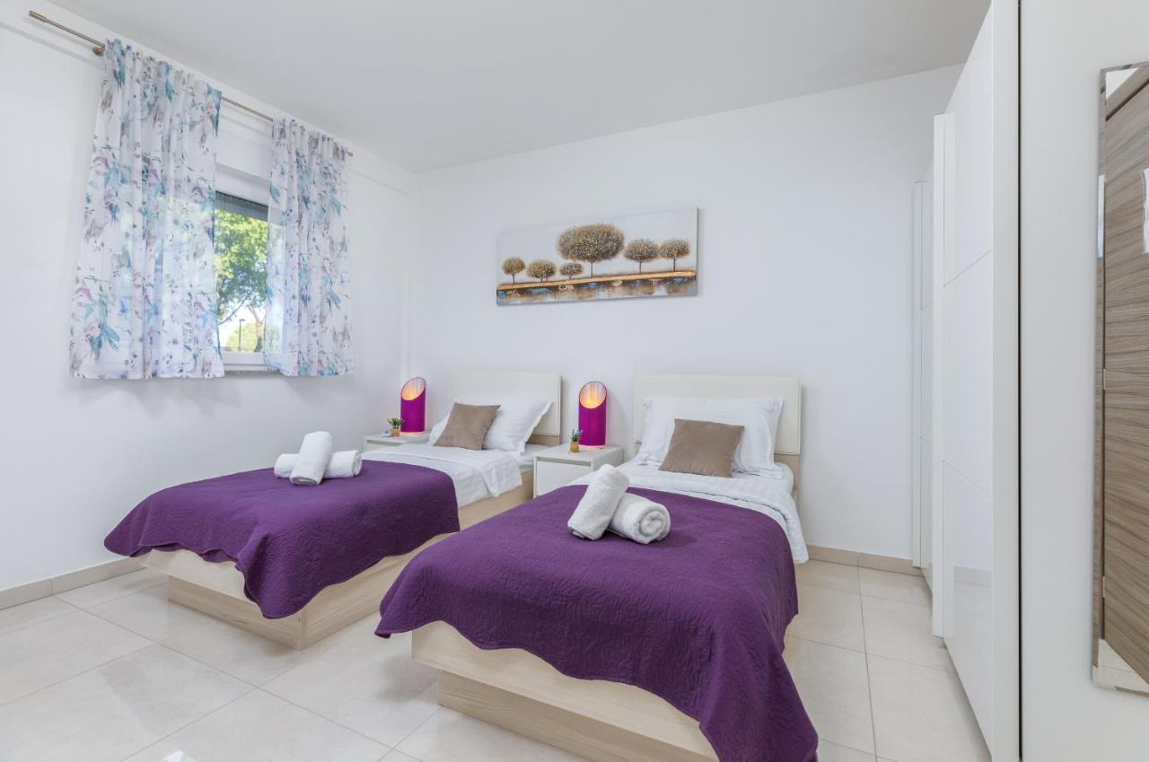Marine Lux Apartments Pola Esterno foto